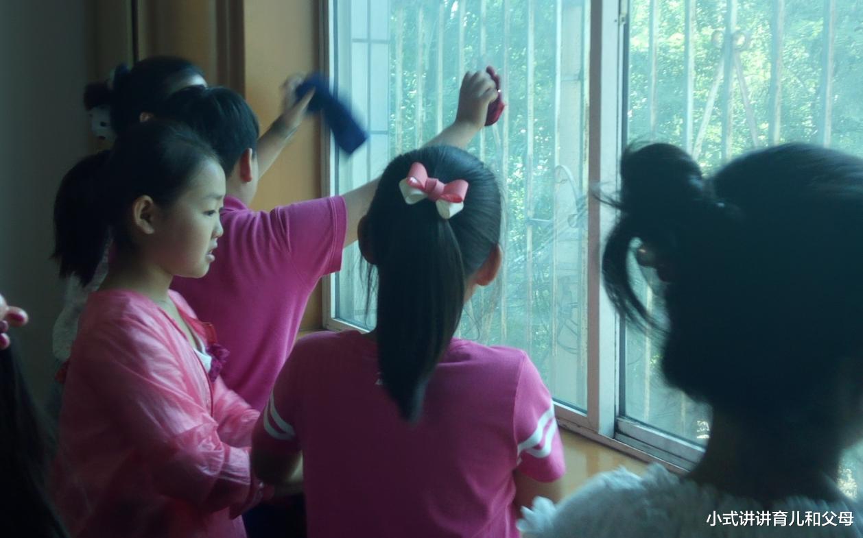 ▲女教师称自己学生为狗腿子，想让他们干嘛就干嘛，家长：不配为师