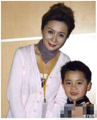 蔡明▲蔡明“霸占”春晚舞台26年的背后，揭露她不为人知的一面