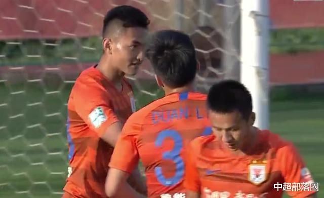 『山东鲁能』3-0！鲁能彻底踢疯了：33分钟连进3球，20岁新星梅开二度打懵永昌