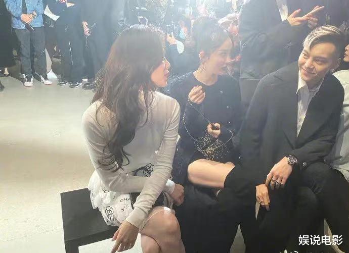 杨幂|杨幂和刘诗诗相差1厘米多，合影要高出很多，这恨天高有多高？