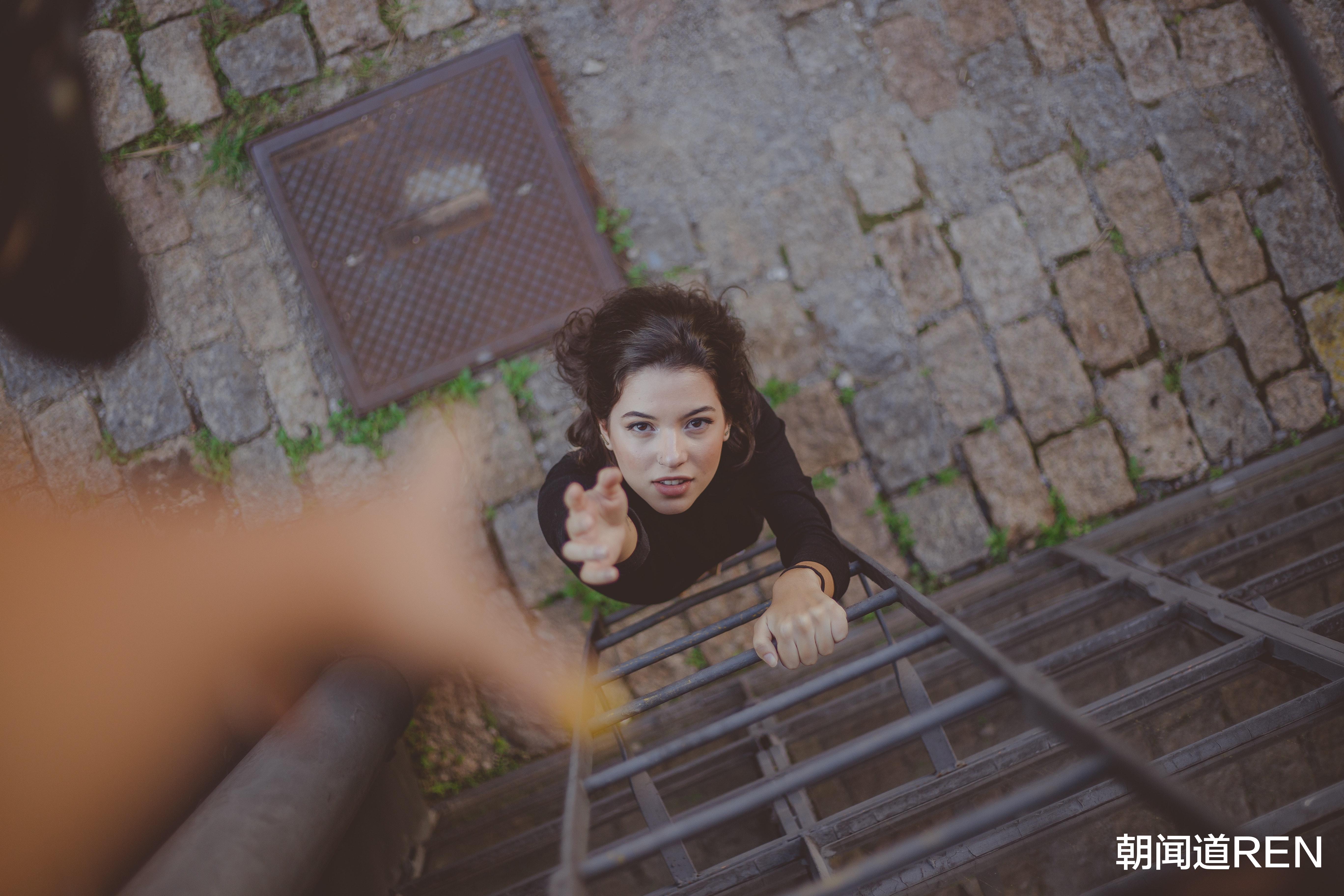 无论世道多么昏暗，也不要对世界失望，要与人为善