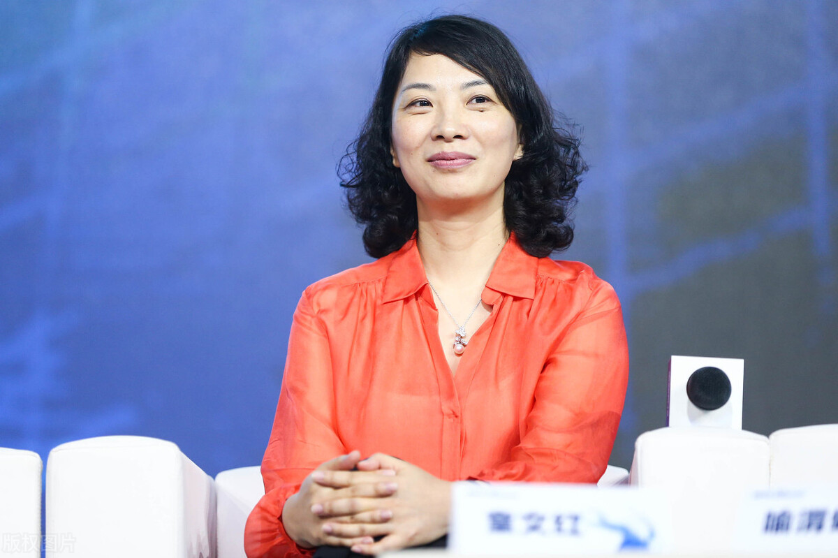 有趣商业故事|中国3个打工妹：她从寡妇到总裁，她年薪1600万她财富35亿