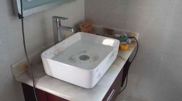 |装修花了3个月左右，完工马上打扫卫生，客厅很漂亮，晒晒