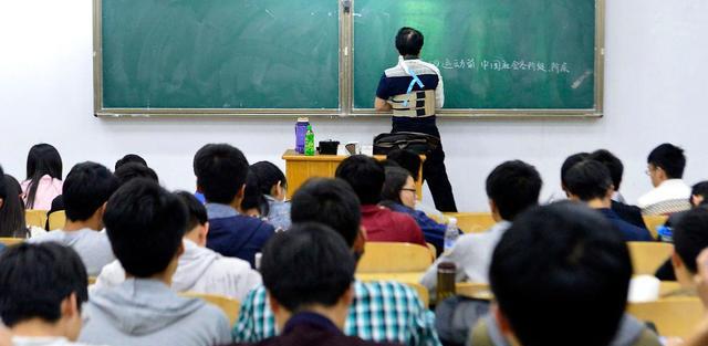 文职|从2021年起，这3类人将端上“铁饭碗”，薪资待遇比公务员还高
