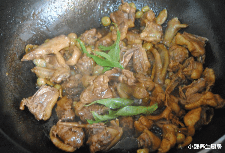 黄皮：小暑到了，宁可少吃猪肉，也要记得多吃它，咳嗽不咳，比饭店还香