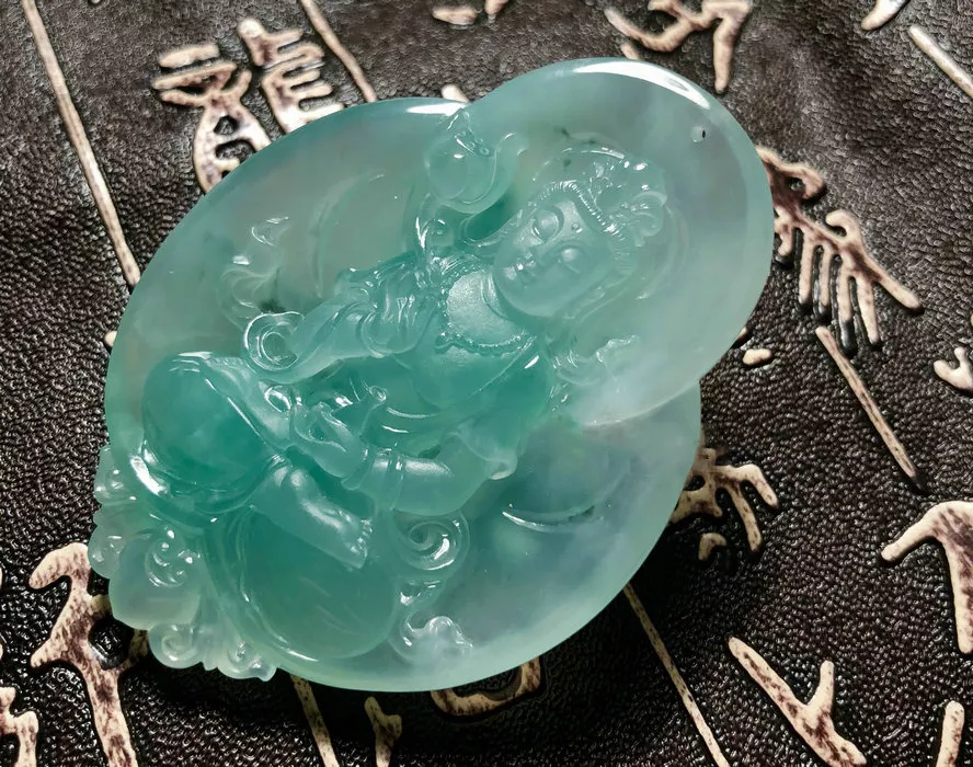 翡翠▲高端订制翡翠明料，经过玉雕大师之手后惊人蜕变，美到令人心醉！