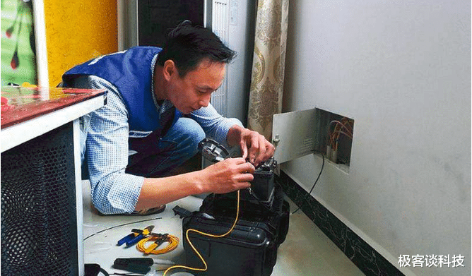 运营商|装了宽带师傅不给帐号密码，师傅说用动态ip上网，怎么回事？