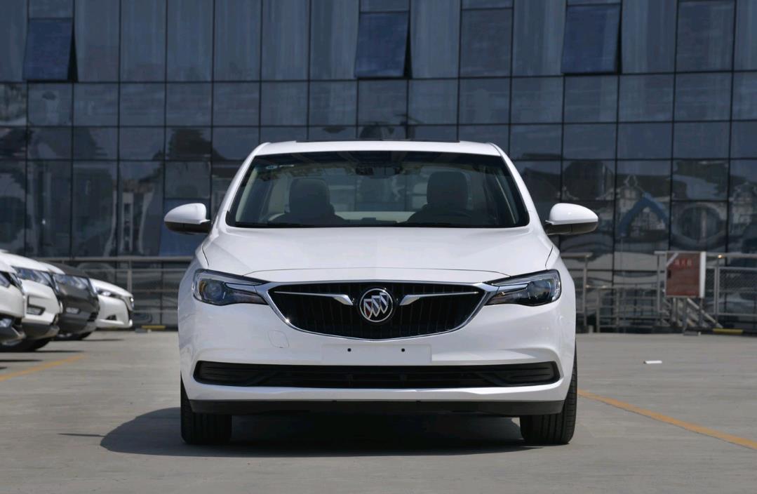 马自达3▲英朗搭载1.5L四缸发动机后，4月份销量达到了3万多台，仅次于朗逸