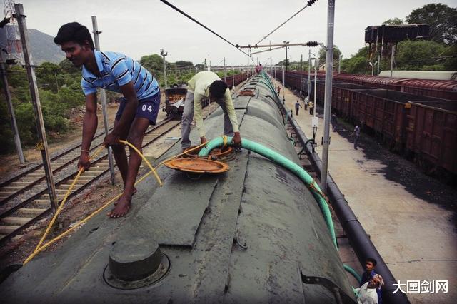 『印度』印度又传出一坏消息！只剩下四十天的存量，百万群众只能看天吃饭