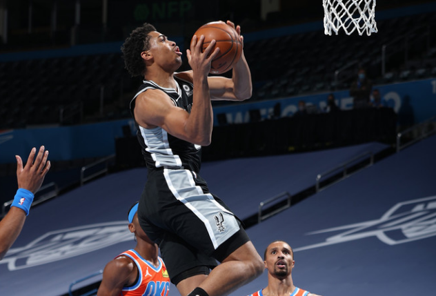 马刺队|26助4失误！马刺回来了，冲进西部前八，三大新星齐爆发