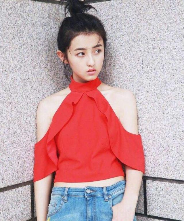 张子枫|这个01年小姑娘分明美如画，却不靠颜值靠实力，仅用13天就赚3亿