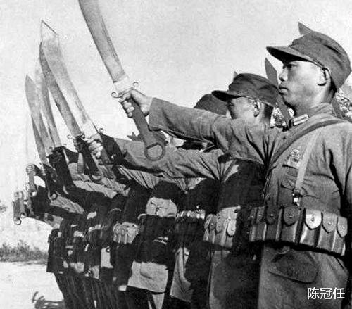 [老照片]敌旅长抓到红军师长，说：你是当官的，当不了我的兵，去蹲牢房吧！