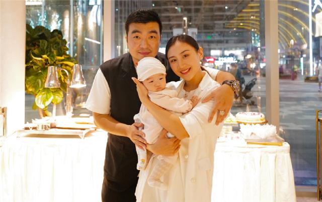 「」何雯娜豪宅装修惨被坑！满屋白色什么鬼？换我我也能设计出来