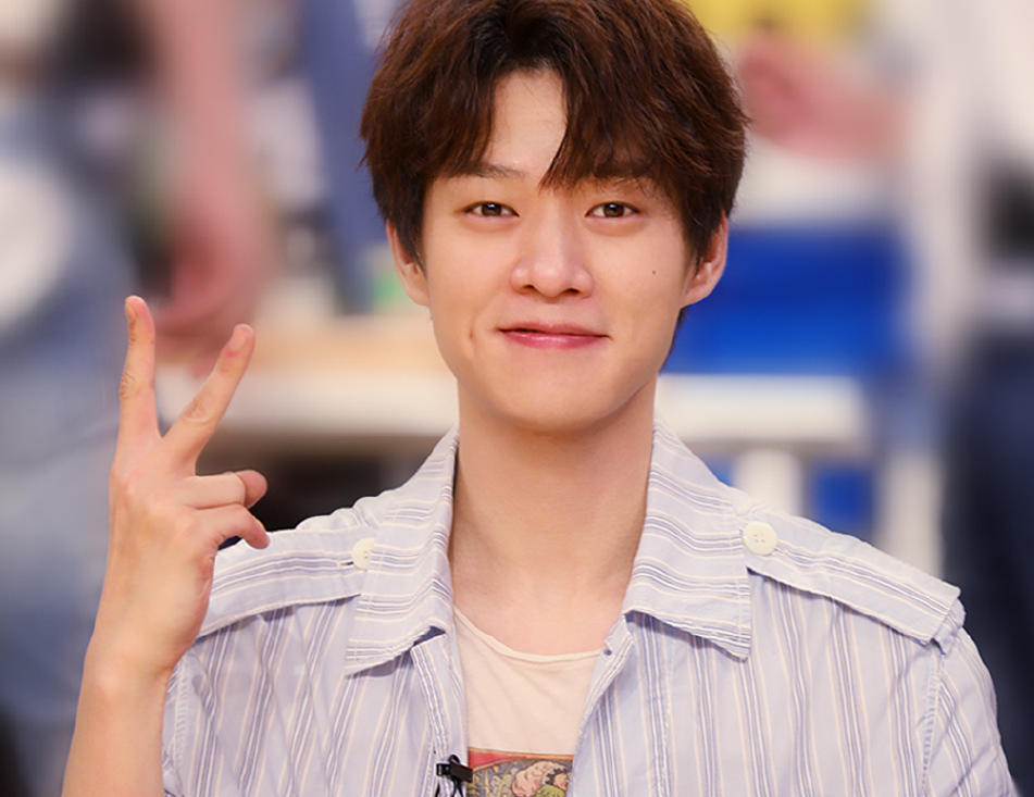 「王源」欧阳娜娜找王源写歌词，被“杀熟”要巨款？粉丝们的反应亮了