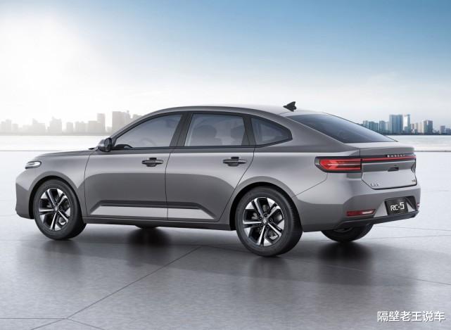 宝骏|比帝豪还便宜，油耗3毛钱，颜值完胜轩逸，这才是年轻人的第一辆车