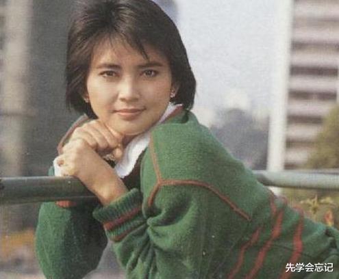 胡慧中■1989年,胡慧中在三楼被炸下烧成火人后,从此踏上被“放纵”不归路