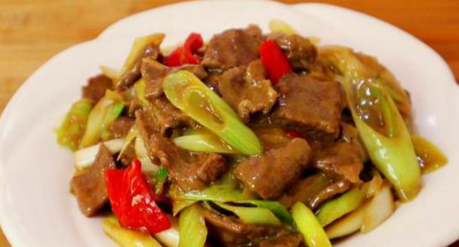 [啤酒]色香味俱全的下饭菜，鲜香美味，刚上桌就被抢光光，好解馋哦！