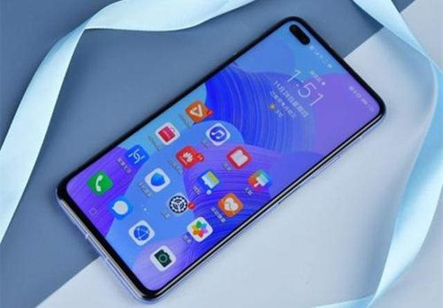 华为|华为也扛不住了！半年狂跌1480元，5G手机真不保值！