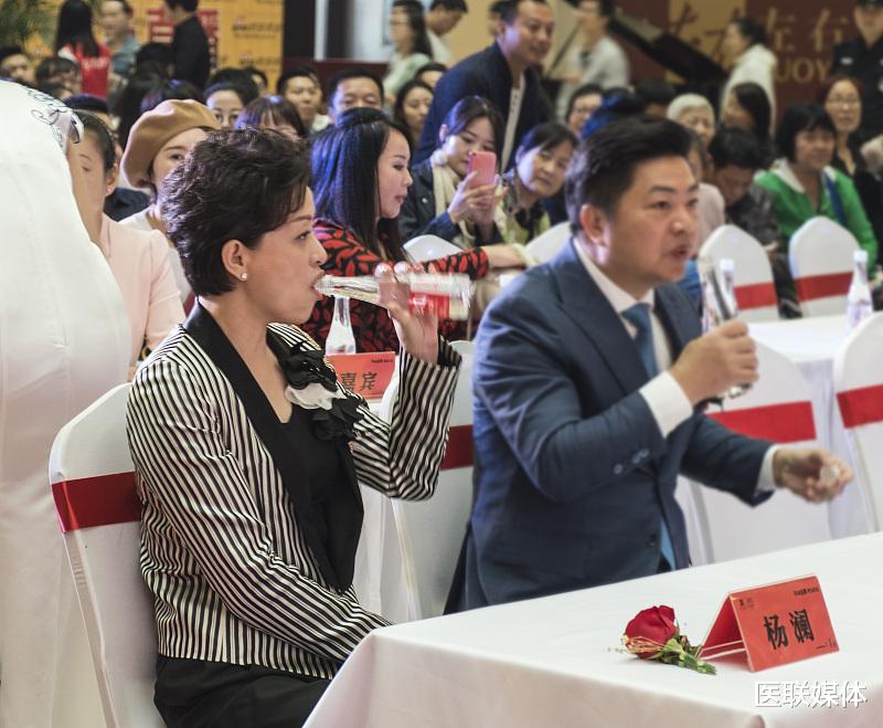 痛风|痛风多是被“拖”出来的，睡前若有这3种表现，需尽早检查