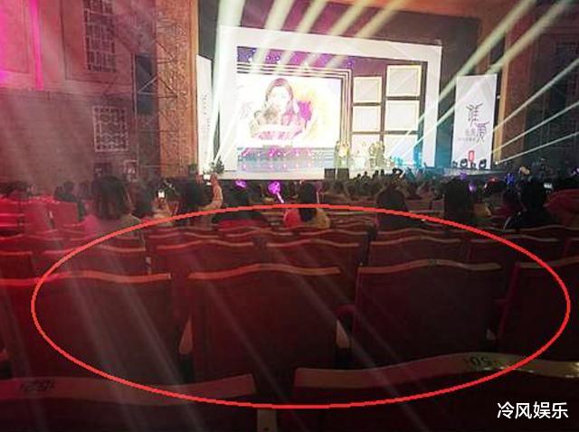 张天爱|张天爱上演迷幻兄妹情，与哥哥“亲密”日常引争议，太夸张了吧？