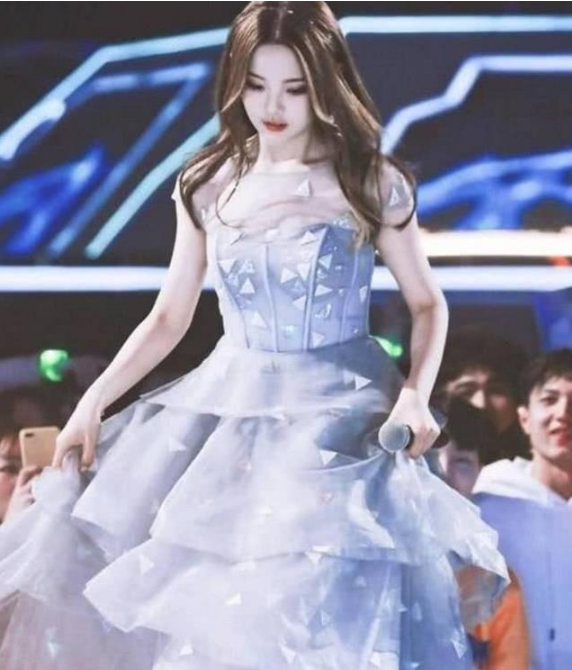 被称为中国“洋娃娃”的杨超越生图是什么模样?这素颜出人意料