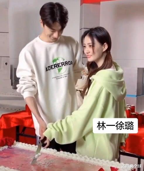 徐璐▲徐璐林一拍杀青合照，两人手牵手甜蜜对视，真人cp都不敢这么甜