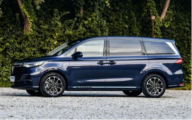 荣威|首创“魔吧”，配头等舱座椅，这台长5米的荣威MPV要大火了？