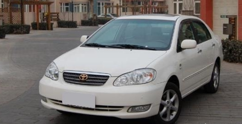 房车|05年的自动挡花冠和15年的手动挡奇瑞风云，你怎么选？