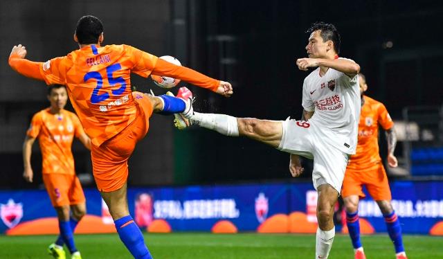 中超|人民日报打脸中超升班马！发文批评裁判多次争议判罚：选择性失明