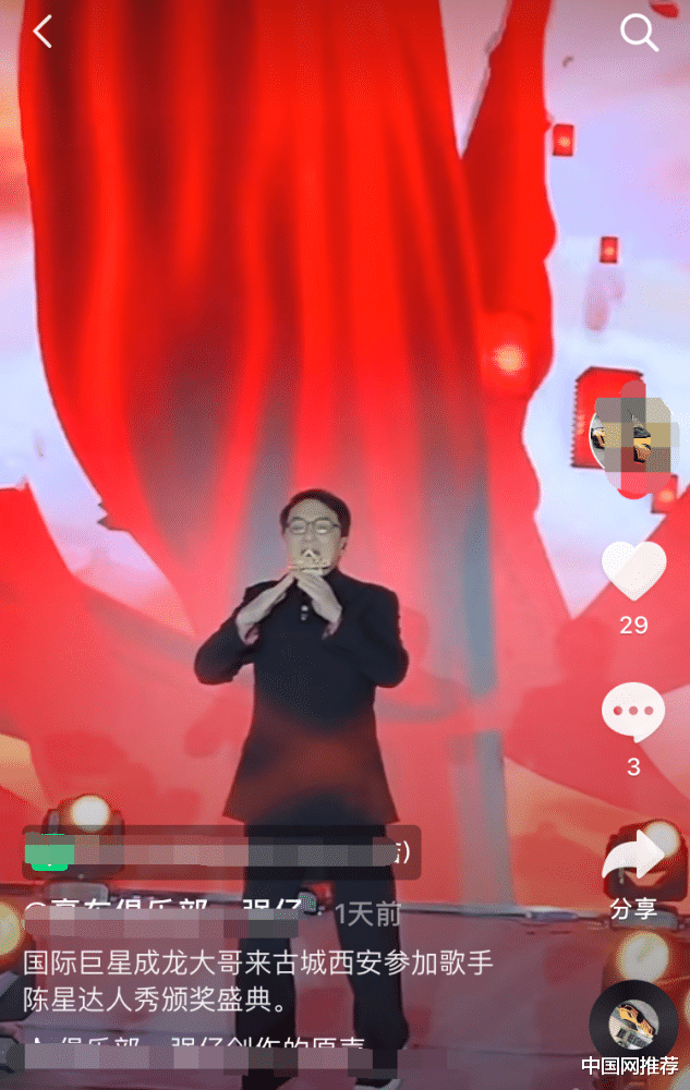 蔡依林|大哥落魄了？成龙现身小商演，舞台环境差现场秩序混乱