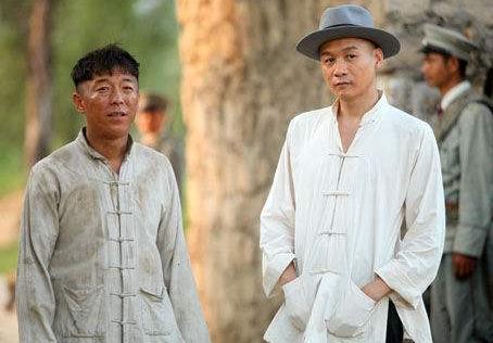 身背2条人命,出狱不久又"作死",42岁高虎今住泳池豪宅十分气派