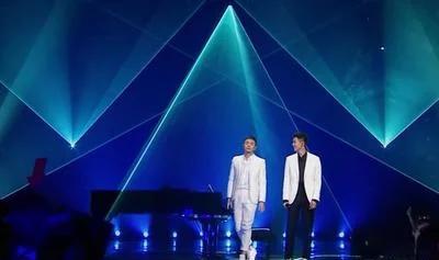 周峻纬|18岁公布恋情，22岁结婚婚戒不离手，简直就是漫画走出的男主