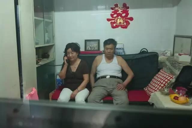 『』北京25㎡破屋，爸妈睡6㎡阳台，女儿嫌弃，婚后不回家，爸妈落泪