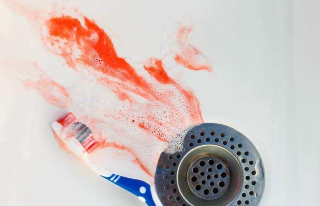 「肝脏」父子俩同时患癌，医生提醒：家里这3样东西要勤换，伤肝太严重！