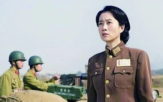 [温峥嵘]出道多年不火，被称“烂片女王”，为拍戏吃媚药，今42岁仍单身
