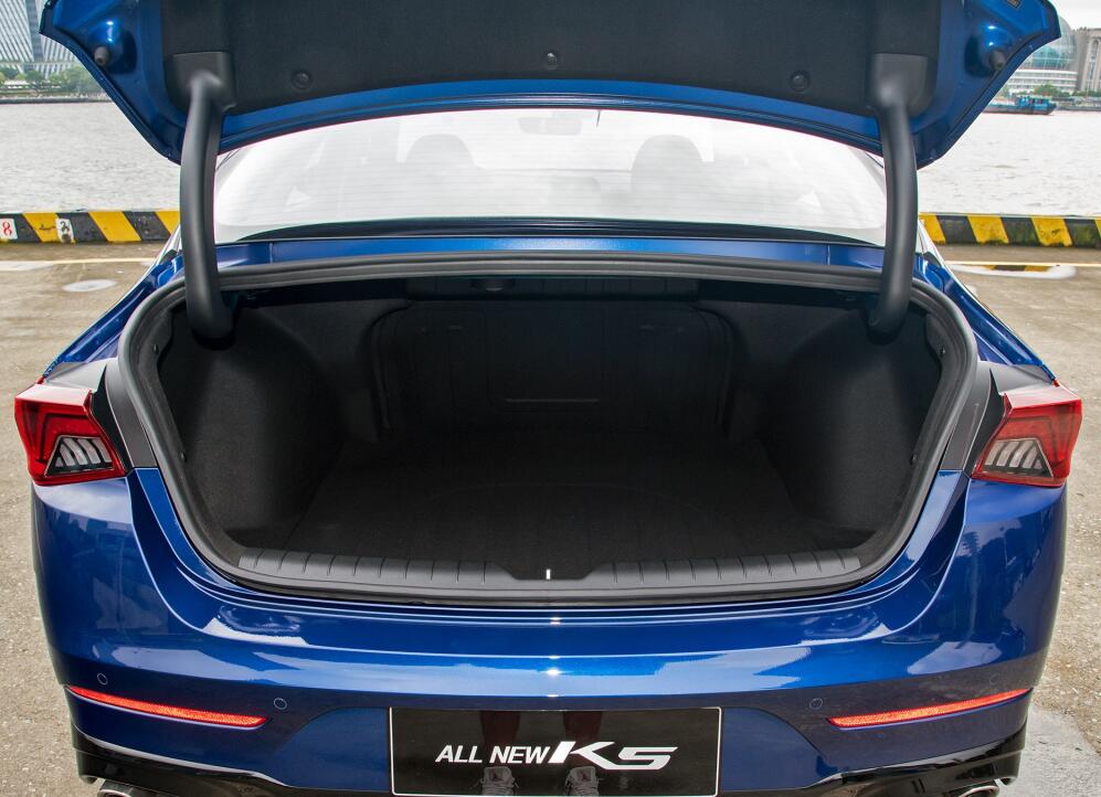 驾驶|集所有大成为一体,韩系车终于要崛起了?全新K5凯酷产品力非常强