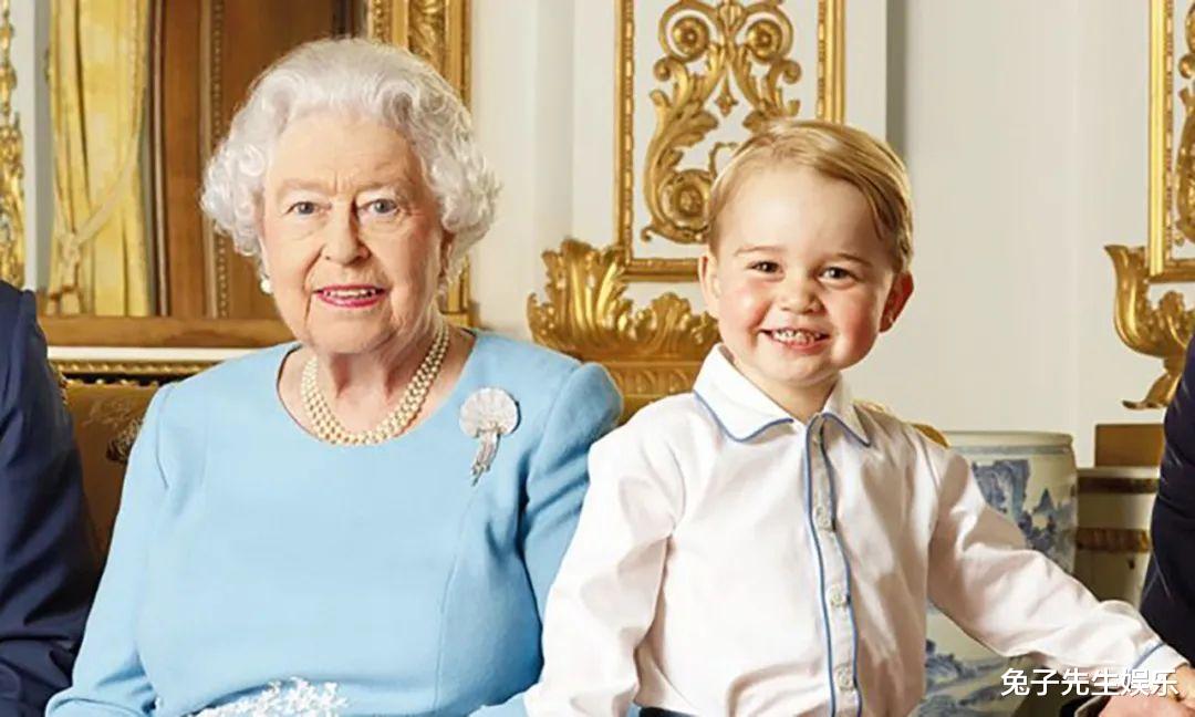 [发型]94岁英女王本事大，这么大年纪亲自洗头吹干做造型，操作行云流水