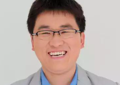 『吴京』他学吴京“砸家当”拍电影，票房只有“0.002亿”血亏，现在沦为主播