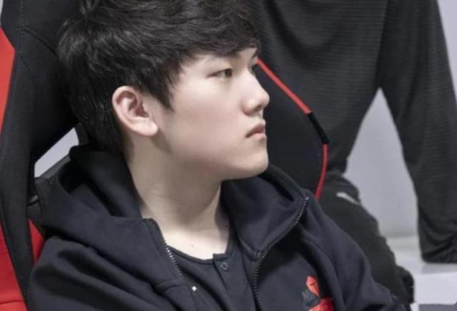 「lpl」阿水合约事件到此为止！王校长触碰官方底线，私下出面摆和头酒