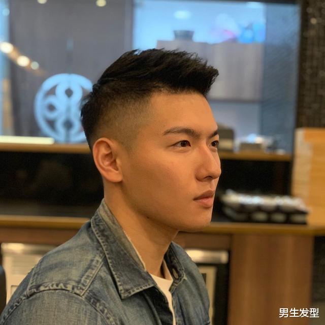 发型|男生“两面剃光”发型有3种剪法？试试这些新造型，让你改头换面