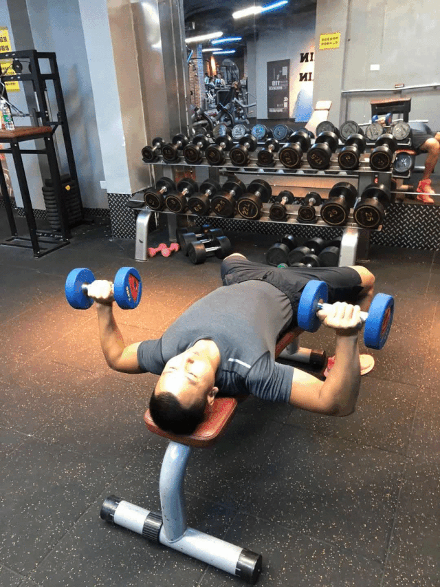 胸肌|真人演示，胸肌的各个部位怎么练？哪里不满意就虐哪里，男女通用