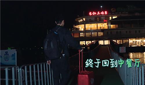 黄晓明|有一种“炫富”叫黄晓明的行李箱，价格曝光后，网友：买不起！