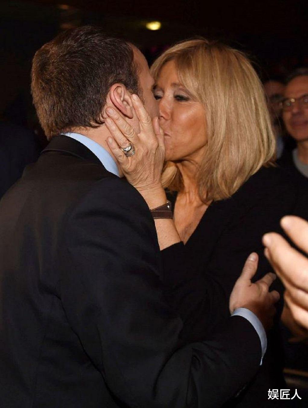 「粉色」66岁布丽吉特不服老！“粉色”造型穿出少女感，可惜皮肤松垮太尬