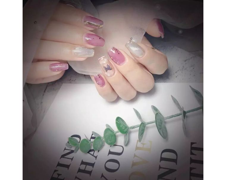 美甲|如果夏天对你不温柔，那你可以试试这些温柔又高贵的美甲嘛