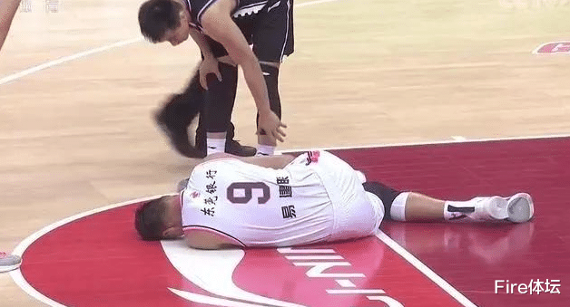 纪凌尘|十冠王登上新闻联播！易建联专门感谢一人，网友：CBA的牌面