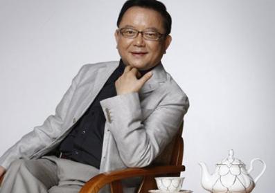 王刚|时隔14年，当年为60岁王刚生下一子的“娇妻”郑艳东，如今幸福吗