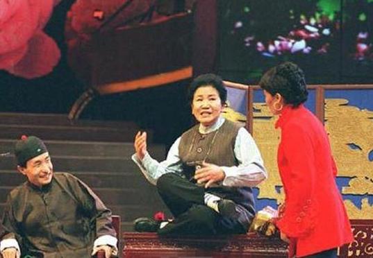 赵丽蓉|2000年,赵丽蓉临终留下遗言,“义子”巩汉林守灵后永远离开春晚