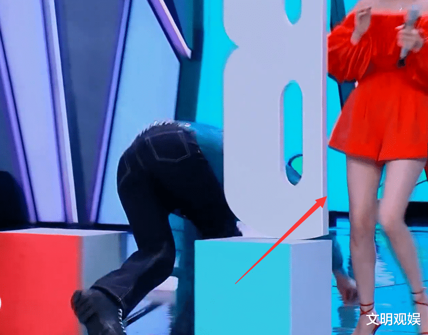 「迪丽热巴」黄景瑜在《快本》摔倒,迪丽热巴反应太耿直,CP粉们要失望了