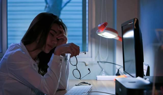 肝脏|若“脚上”出现4信号，肝已“烂如渔网”！肝有4怕，要牢记！