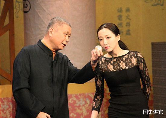 『』6000元买的明代黄花梨桌子，2个民工抬了一下，马未都大呼上当